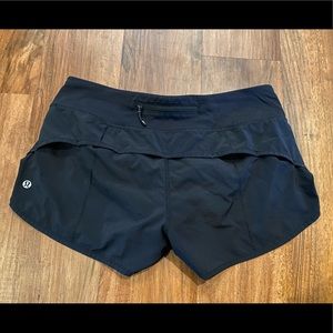 Lulu lemon Black Shorts (Size: 6)